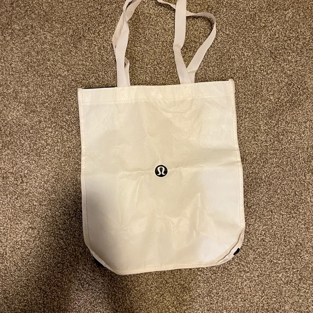 $2 for large Lululemon tote bag READ DESCRIPTION